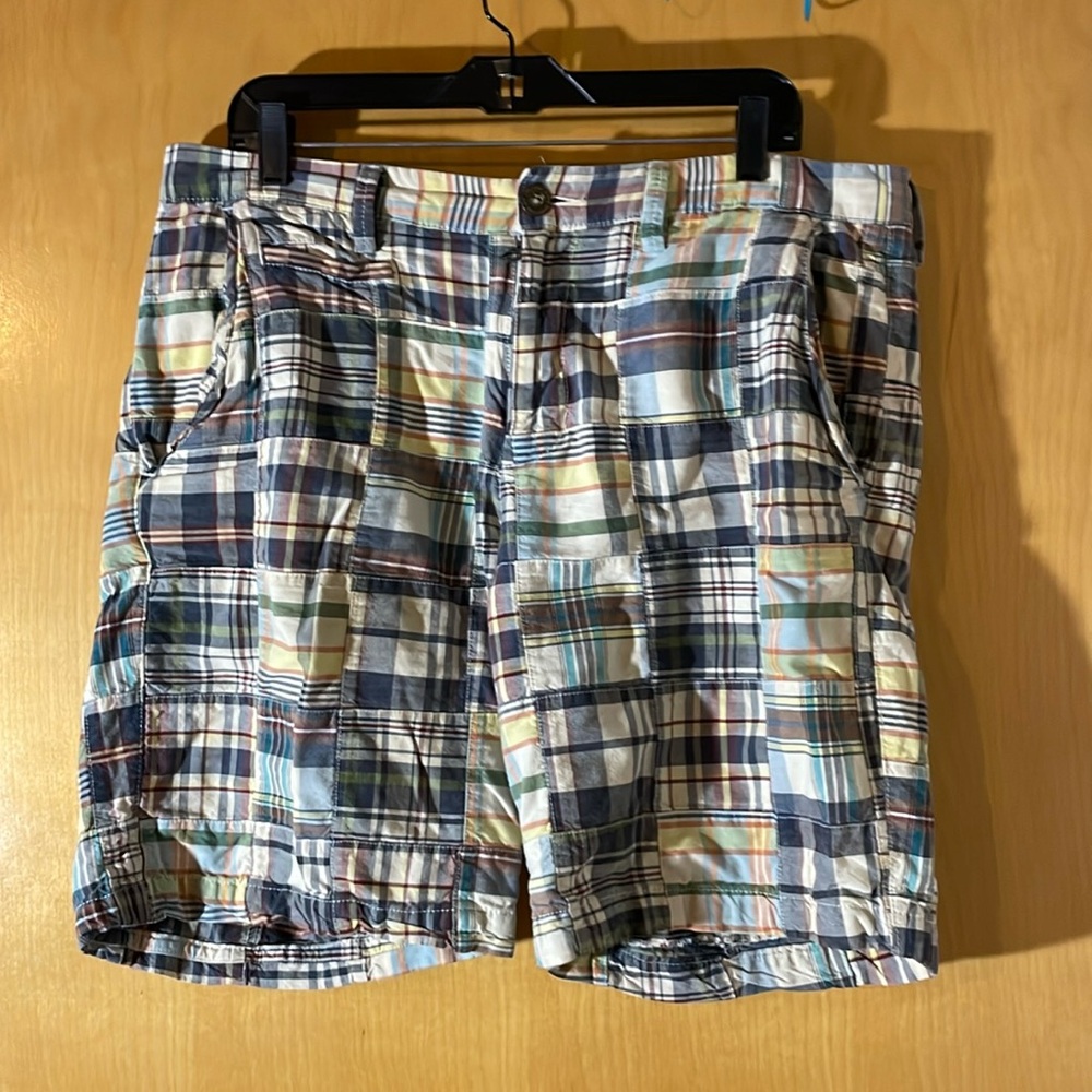 Men’s American Eagle madras shorts